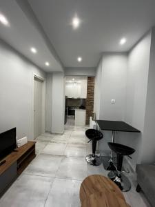 Um banheiro em Modern flat Ag. Dimitriou