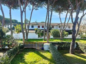 Vườn quanh Ridente villetta a schiera, 10min a piedi dal mare