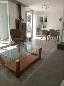 Posezení v ubytování 400m de la plage Maison 3 chambres avec jardin