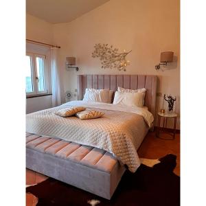 Posteľ alebo postele v izbe v ubytovaní Villa Casa Collina Castelfalfi with amazing salt waterpool & AIRCO & VIP service