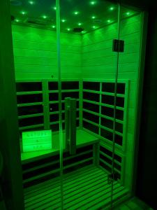 Fotografia z galérie ubytovania Nature&Spa Appartement avec Jacuzzi & Sauna privé v destinácii Orléans