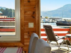 Fotografie z fotogalerie ubytování 4 person holiday home in MÅLØY-By Traum v destinaci Maloy + 5 fotografií