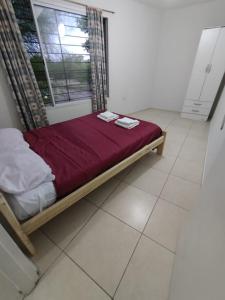 Кровать или кровати в номере Departamento La Sureña