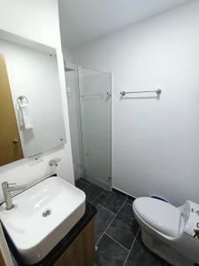 Condominio OASIS 307 tesisinde bir banyo
