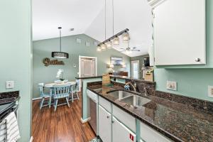 A kitchen or kitchenette at Cozy budget friendly condo close to the beach