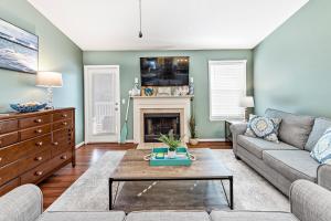 a living room with a couch and a fireplace at Cozy budget friendly condo close to the beach in Gulf Shores