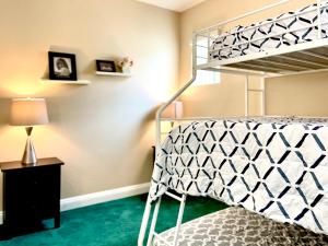 a bedroom with a bunk bed and a lamp at Homeinn - Luxe Residence Near Victoria Mall & Mills in Rancho Cucamonga