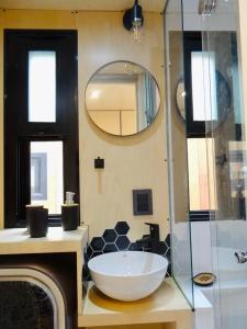 a bathroom with a large white sink and a shower at Viví la experiencia de hospedarte en una tiny in La Pedrera