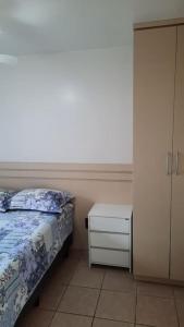 Cama o camas de una habitación en Duas quadras da Praia Rua 2000 WIFI Balneario Camboriu