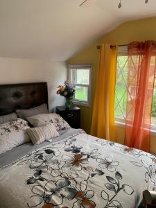 a bedroom with a bed and a window at Get Together gt Sylvan Beach, Usa in Sylvan Beach