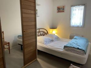 Posteľ alebo postele v izbe v ubytovaní Appartement T2 avec Cabine, 4 Couchages, Proche Plage - Saint-Hilaire-de-Riez - FR-1-224-795