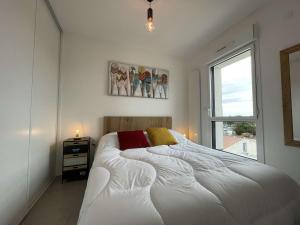 Fotografia z galérie ubytovania Appartement Design 2 Pièces avec Balcon, Proche Plage et Port à La Rochelle - FR-1-246-641 v destinácii La Rochelle