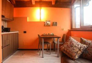 a small dining room with a table and chairs at Agriturismo Il Frutto Permesso in Bibiana