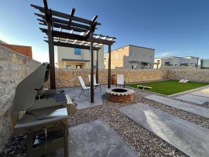 a backyard with a fire pit and a stone wall at Casa Agave - Comfortable Eastlake Retreat in El Paso