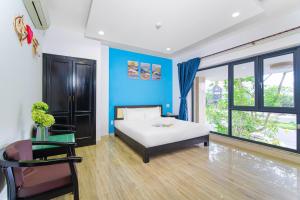 Postel nebo postele na pokoji v ubytování La Maison Danang Beach Hotel
