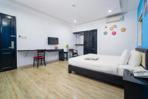 Postel nebo postele na pokoji v ubytování La Maison Danang Beach Hotel