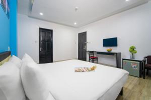 TV a/nebo společenská místnost v ubytování La Maison Danang Beach Hotel