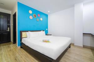 Postel nebo postele na pokoji v ubytování La Maison Danang Beach Hotel