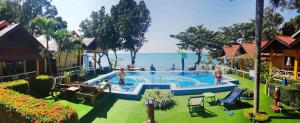 Bazén v ubytování Penny's Resort nebo v jeho okolí