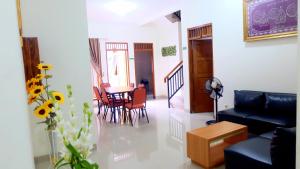 a living room with a table and chairs at Homestay Jogja Gejayan Dekat Pakuwon Mall by Simply Homy in Yogyakarta