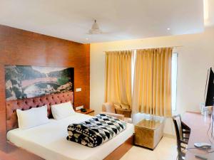A bed or beds in a room at RBS Hotel & Restaurant 5 mint walking distance from Ram Janam Bhumi