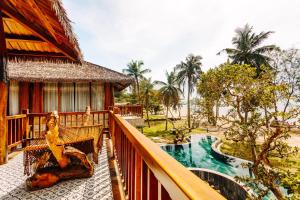 Der Swimmingpool an oder in der Nähe von Ocean Bay Resort & Spa Phu Quoc