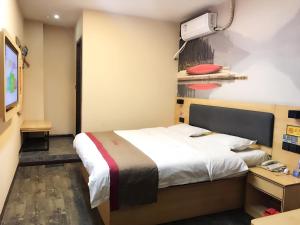 Gallery image of Thank Inn Chain Hotel henan zhengzhou xinzheng city north china road xuanyuan lake in Zhengzhou