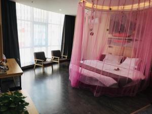 Gallery image of Thank Inn Chain Hotel henan zhengzhou xinzheng city north china road xuanyuan lake in Zhengzhou