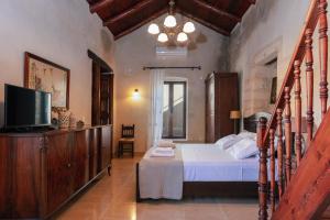 Ένα ή περισσότερα κρεβάτια σε δωμάτιο στο Vigdini Traditional House