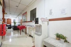 Jerteh Hotel, Terengganu的电视和/或娱乐中心