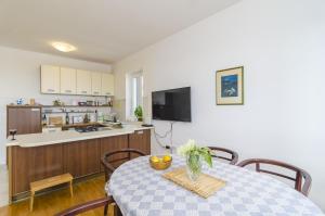 Kuchyňa alebo kuchynka v ubytovaní Medi Apartment