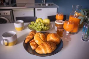 Zdjęcie z galerii obiektu T2 Cosy & moderne avec Parking Privé Gratuit à Villeurbanne w mieście Villeurbanne