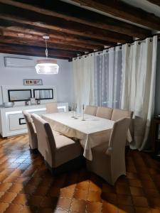 Zdjęcie z galerii obiektu Maison Chaleureuse et Spacieuse avec Jardin - ThePlace2Be w mieście Vernon