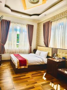 Postel nebo postele na pokoji v ubytování Bình Dương Đà Lạt Hotel