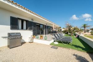 Ein Garten an der Unterkunft Seashore House " Es tamarells"