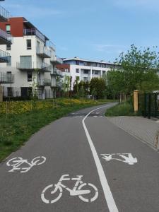 Rowery dostępne w obiekcie Apartament Kapitalny przy porcie w Kołobrzegu z rowerownią i placem zabaw lub w pobliżu