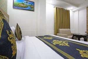 Ένα ή περισσότερα κρεβάτια σε δωμάτιο στο Hotel Decent Suites - Delhi Airport