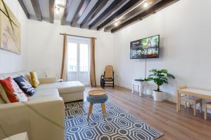 Telewizja i/lub zestaw kina domowego w obiekcie TACITA Family Home by Cadiz4Rentals