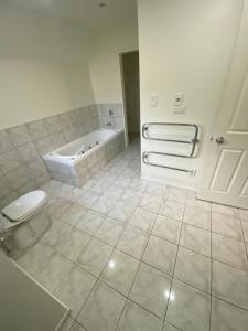Ванная комната в Luxury 5beds and 5bedroom