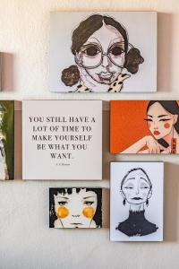 eine Collage mit Zeichnungen einer Frau an einer Wand in der Unterkunft Lu. b&b in Cervia
