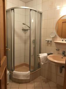 a bathroom with a shower and a sink at Linde Diersburg Stammhaus in Diersburg