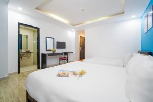 Postel nebo postele na pokoji v ubytování La Maison Danang Beach Hotel
