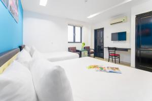 Postel nebo postele na pokoji v ubytování La Maison Danang Beach Hotel