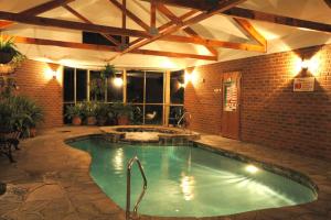 a swimming pool in a patio with a brick wall at Burra Motor Inn in Burra