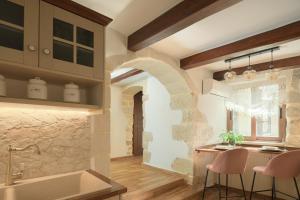 Kép Nicole Villa, an Enchanted Gem, By ThinkVilla szállásáról Embrószneroszban a galériában