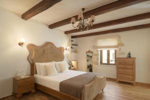 A bed or beds in a room at Nicole Villa, an Enchanted Gem, By ThinkVilla
