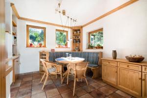 a dining room with a table and chairs at Ferienhaus Burgblick in Münzenberg
