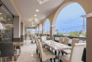 Restaurace v ubytování Karras Grande Resort