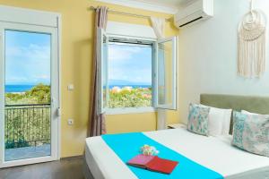 A bed or beds in a room at Meji House