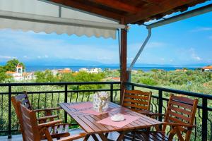 A balcony or terrace at Meji House